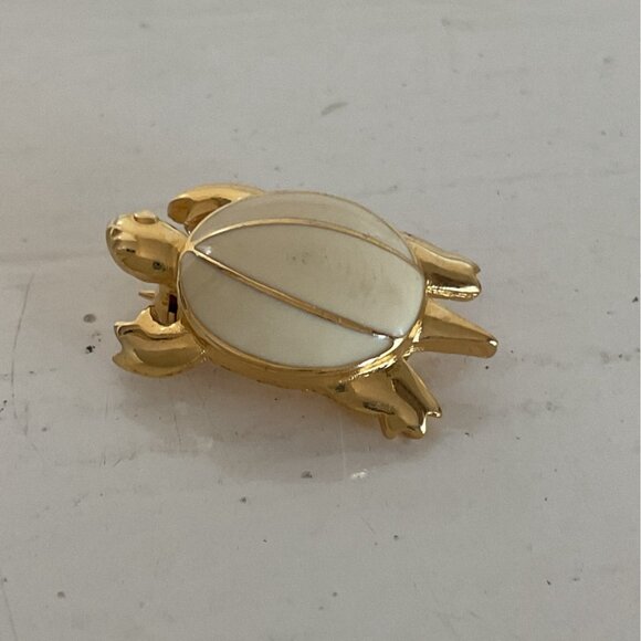 Vintage Gold Tone Turtle Brooch Pin With Cream Enamel Shell - Picture 3 of 6